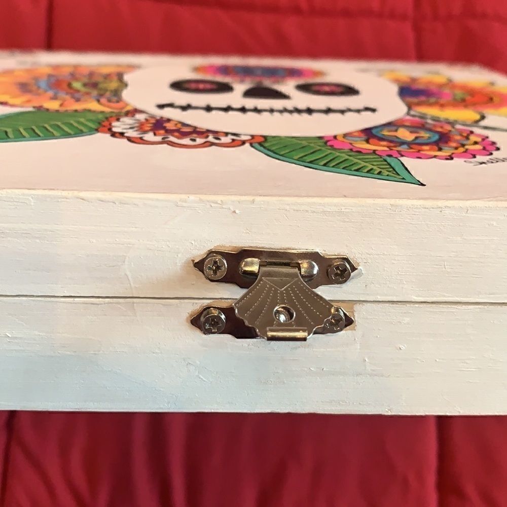 Sugar Skull Hinged Box Hand Painted Day of the Dead - Picture 3 of 6